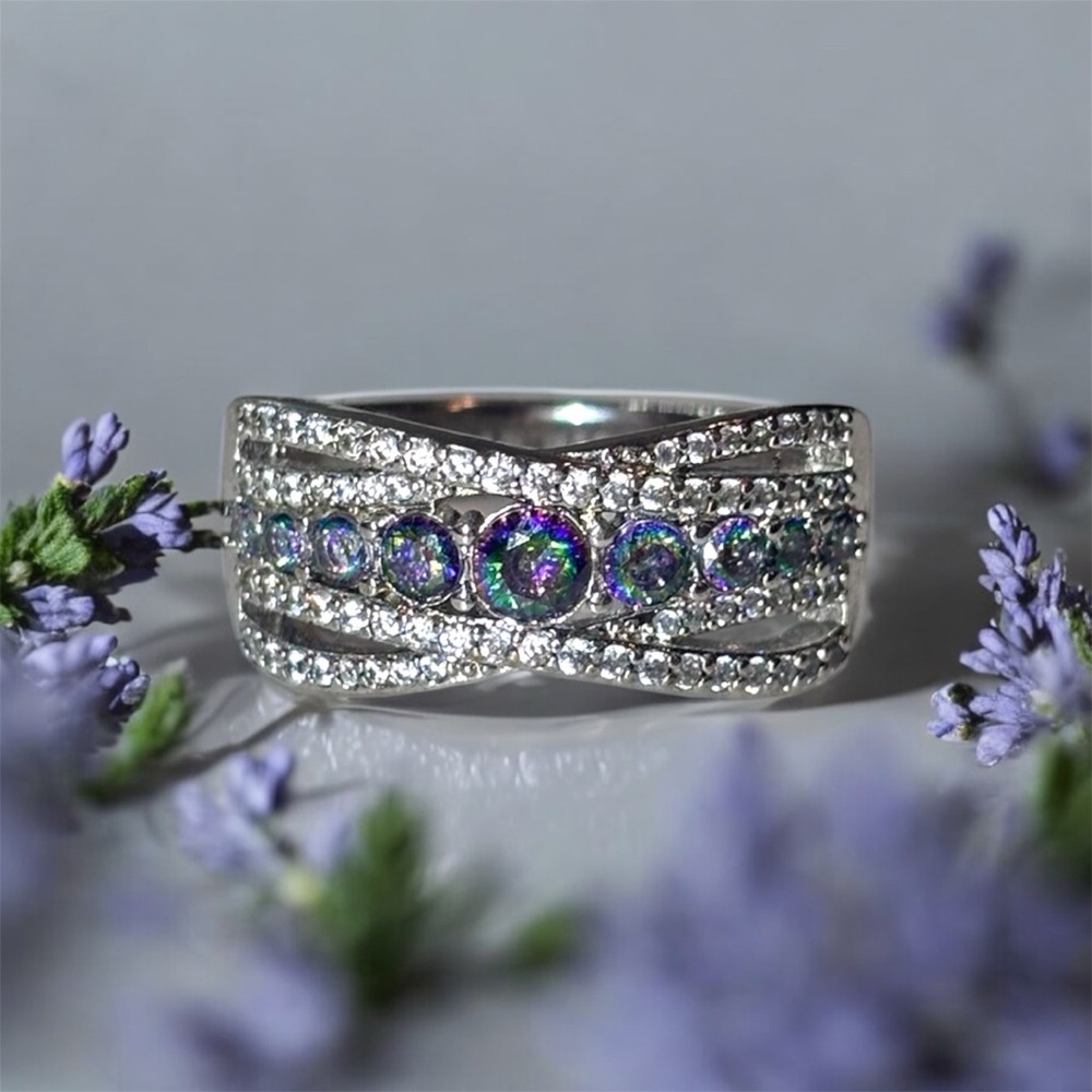 ✨ Iridescent Mystic Topaz Criss-Cross Ring ✨
Hard to find size 10.5!